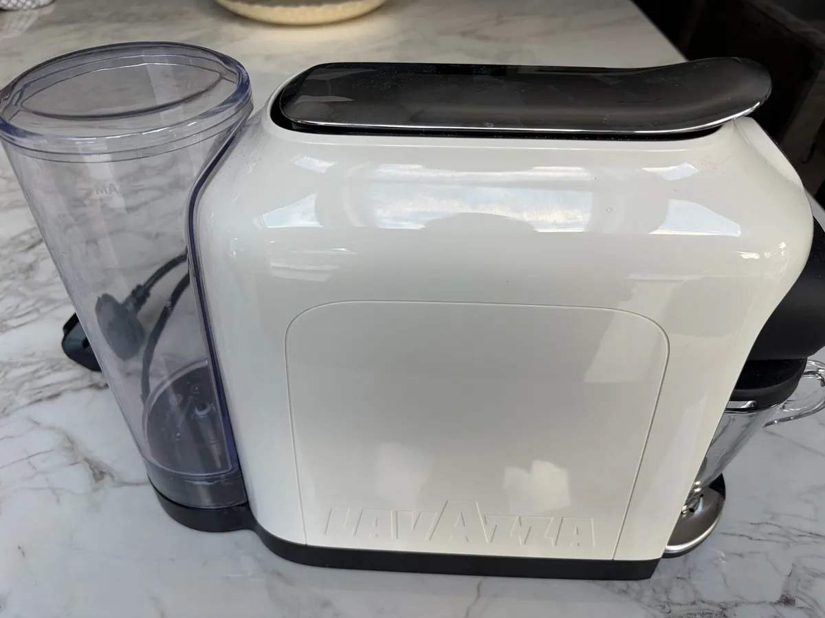 Lavazza A Modo Mio Coffee Machine - Image 3