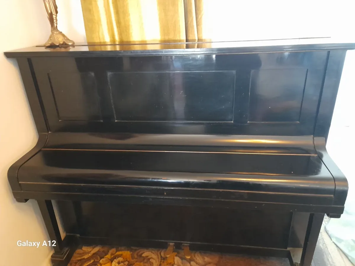 Hauotmann Piano and piano seat - Image 1