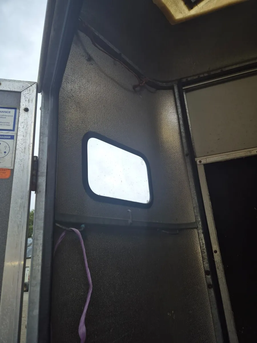 Horse trailer - Image 3