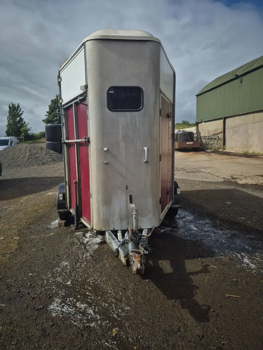 Horse trailer - Image 1