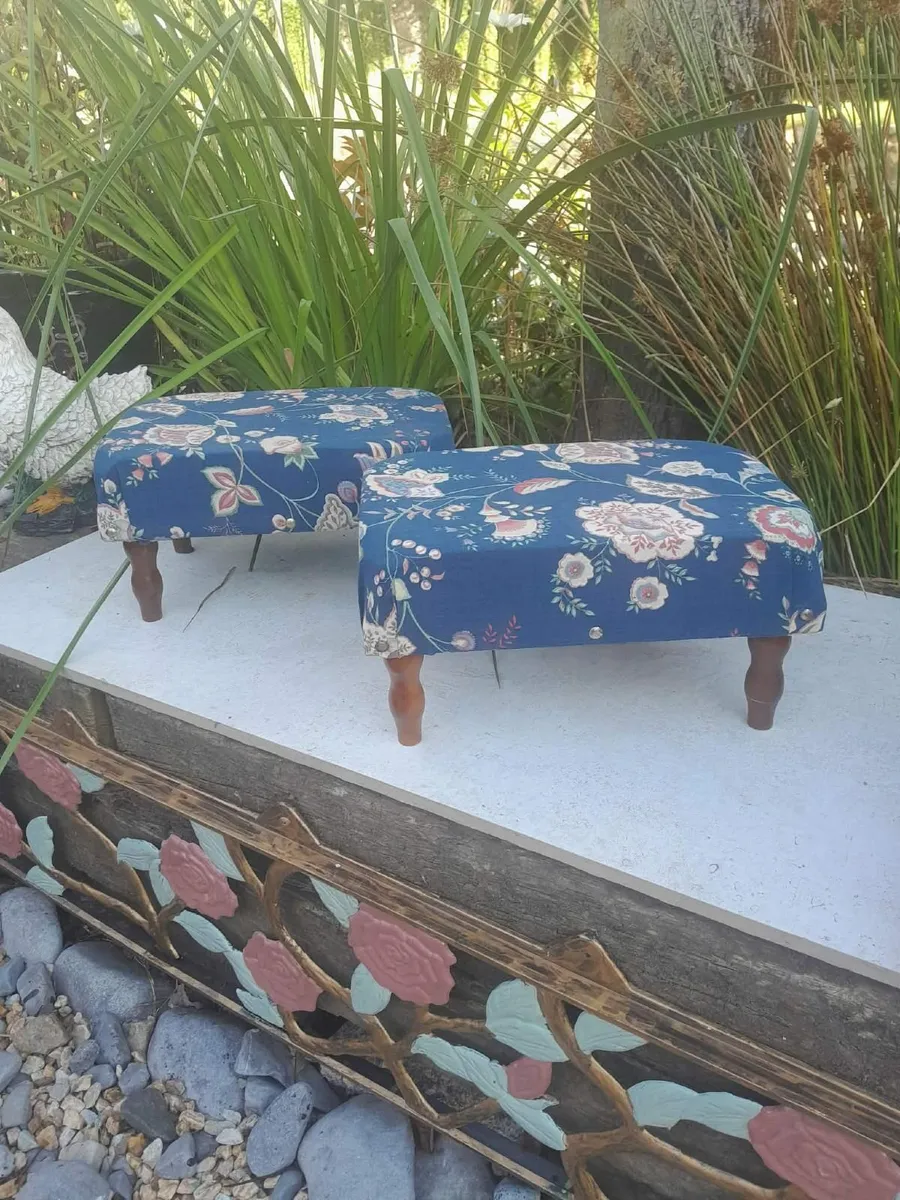 Foot stools - Image 1