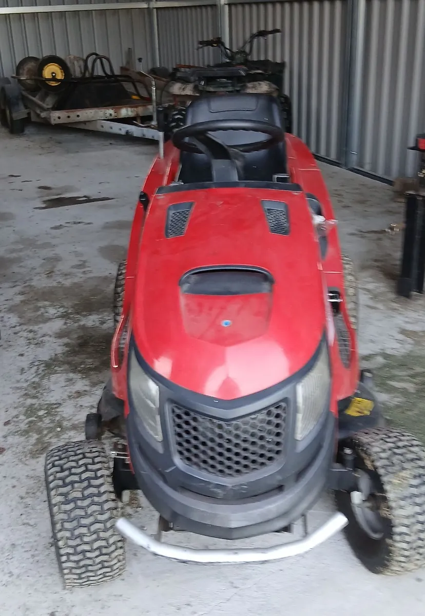 Ride on lawnmower - Image 1