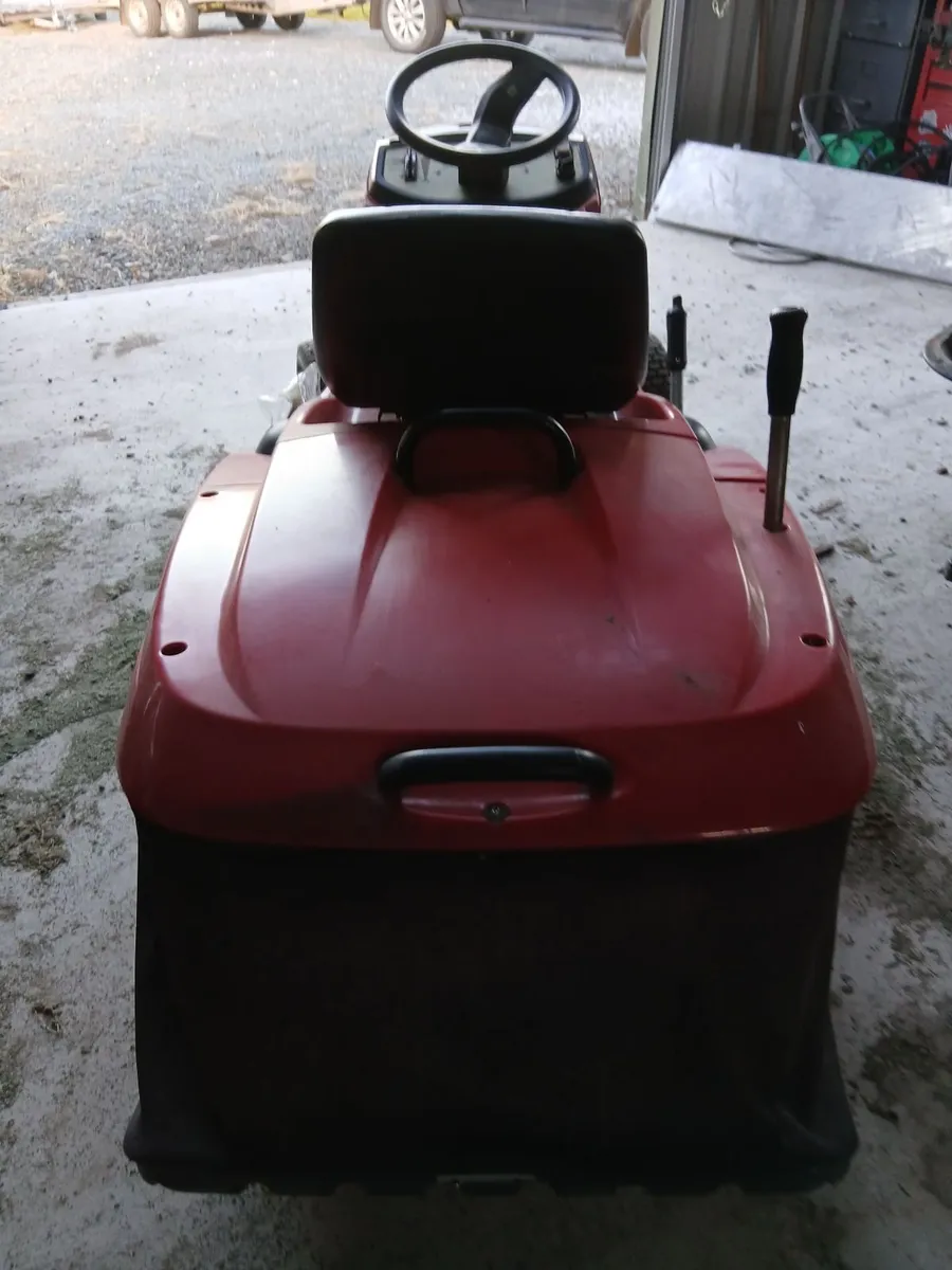 Ride on lawnmower - Image 2
