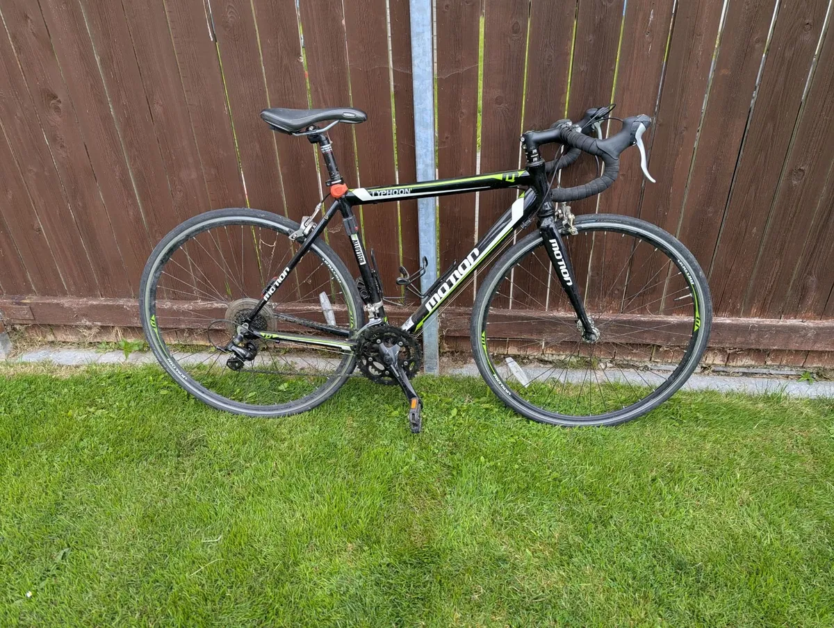 Lightweight Motion Typhoon Road Bike 700c - Image 1