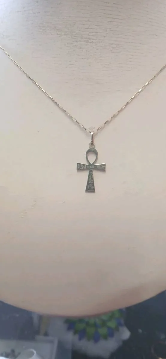 9ct cross and 28 inch  chain - Image 3