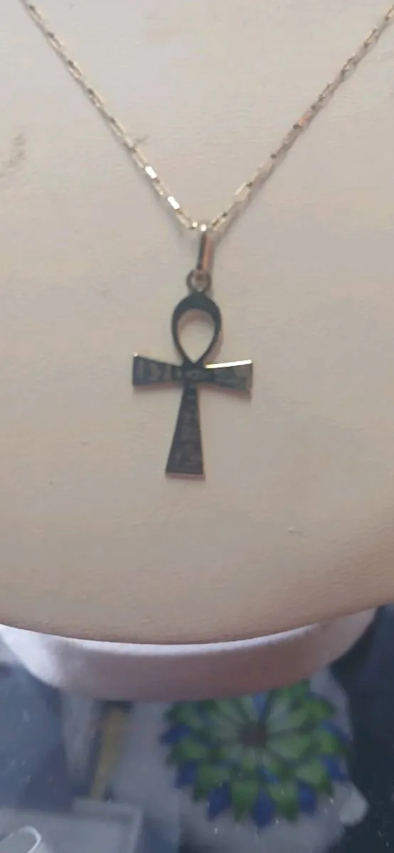 9ct cross and 28 inch  chain - Image 4