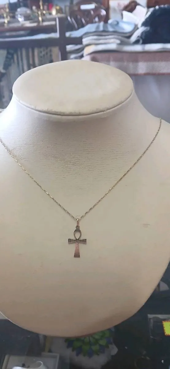 9ct cross and 28 inch  chain - Image 2