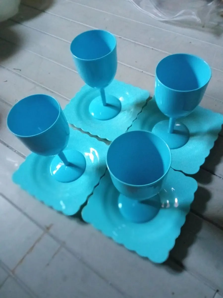 4 Goblets & 4 Mini Plates - Image 1