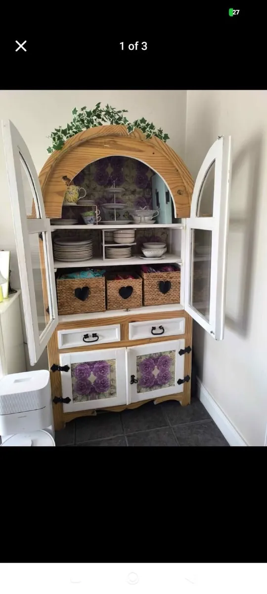Beautiful Bespoke Kitchen Dresser - Image 1