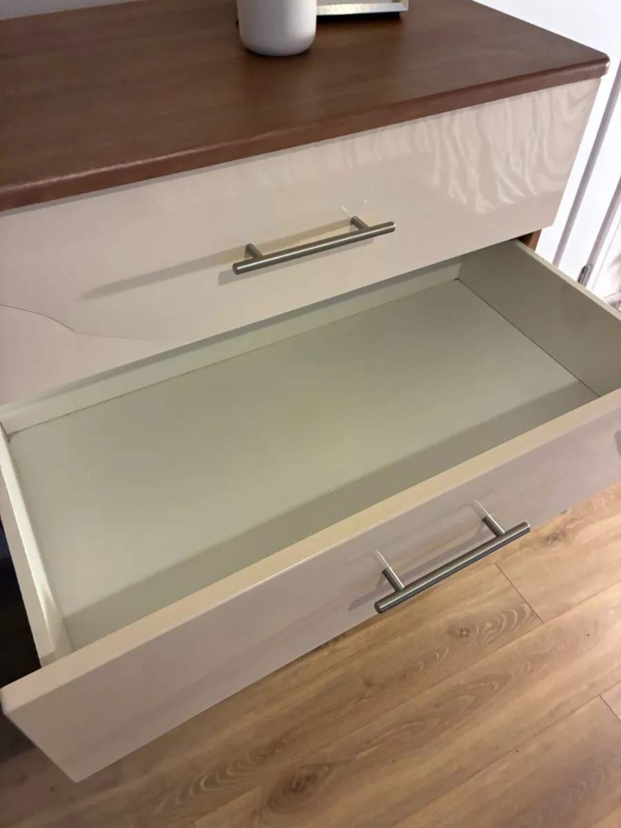 Pair of 5 Drawer Cream Gloss Chest Drawers - Image 2