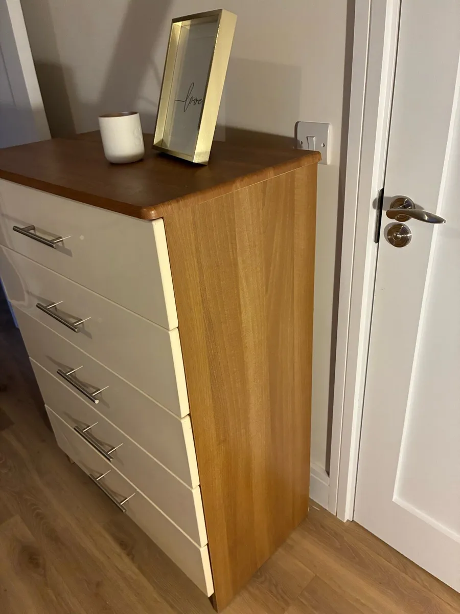 Pair of 5 Drawer Cream Gloss Chest Drawers - Image 3