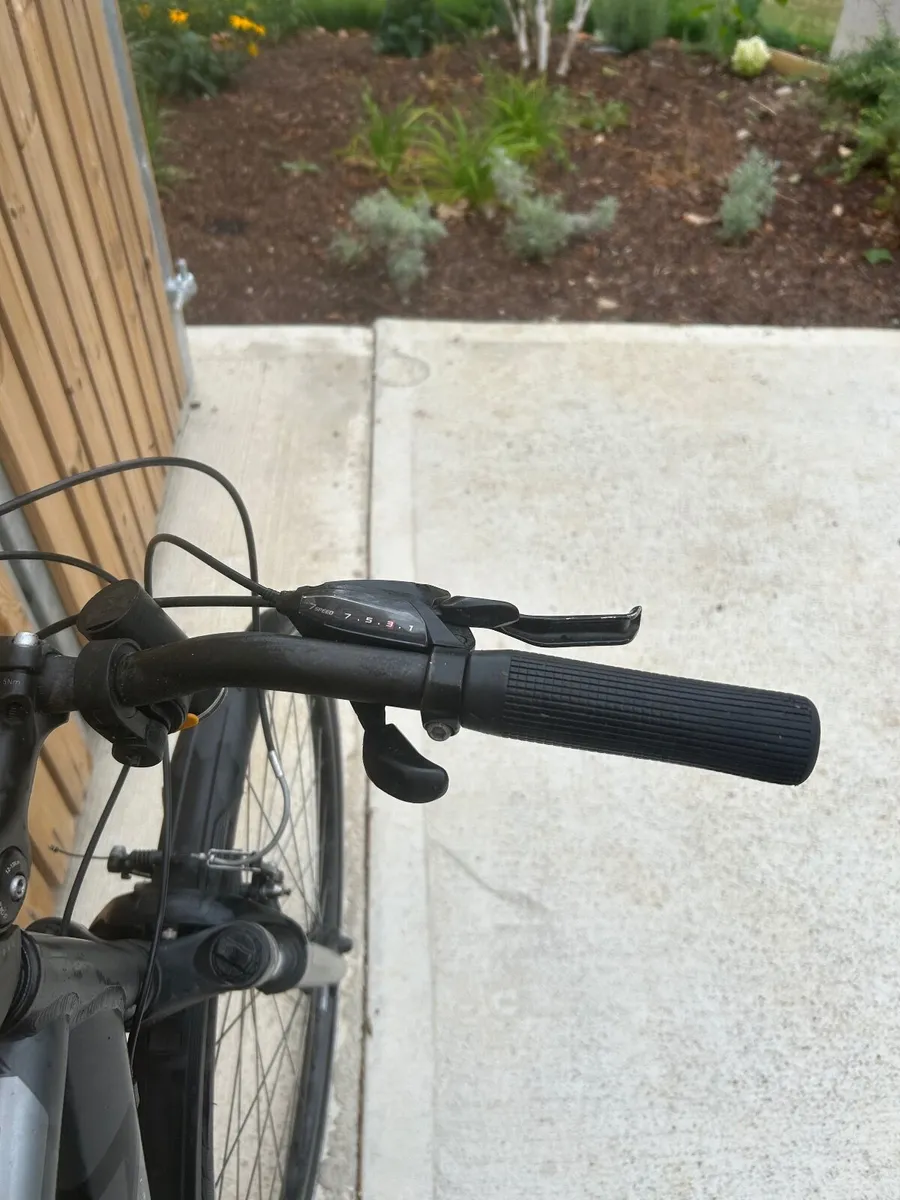 Merida Crossway V10 Bicycle - Image 1