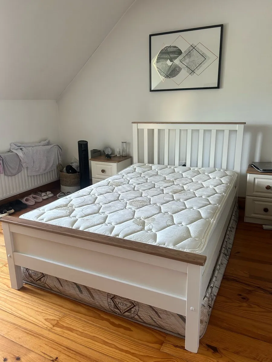 Double bed and two lockers - Image 1