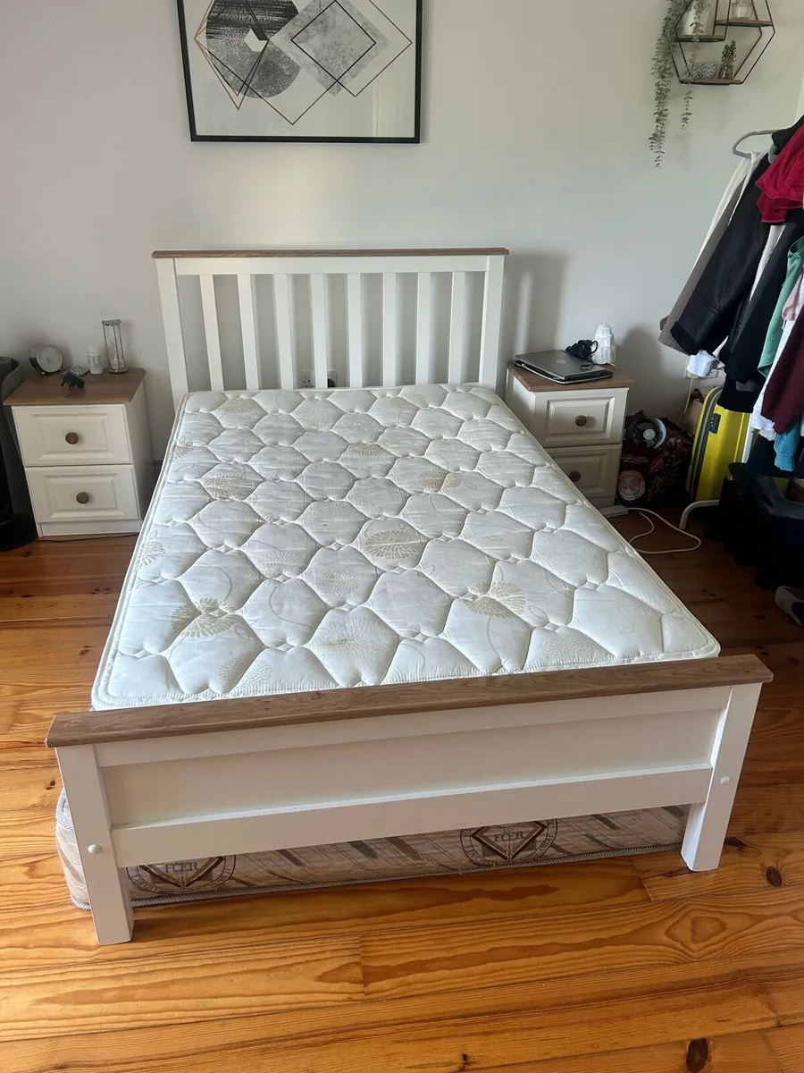 Double bed and two lockers - Image 2