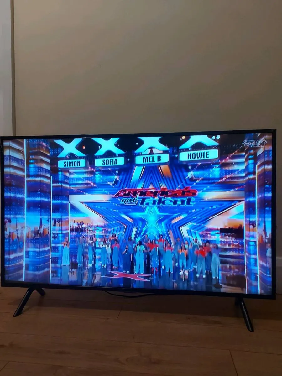 Samsung 43" smart 4K TV - Image 2