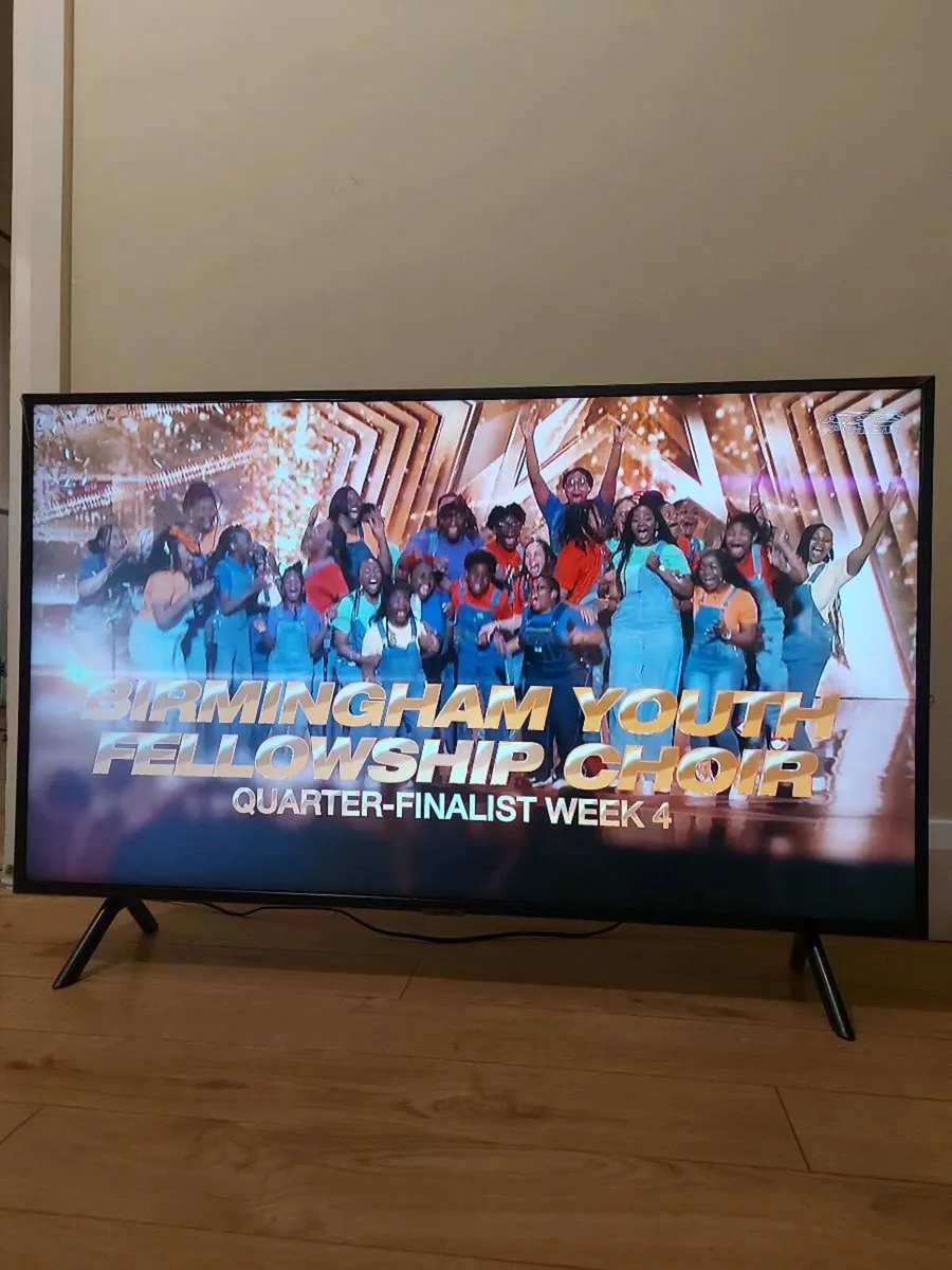 Samsung 43" smart 4K TV - Image 3