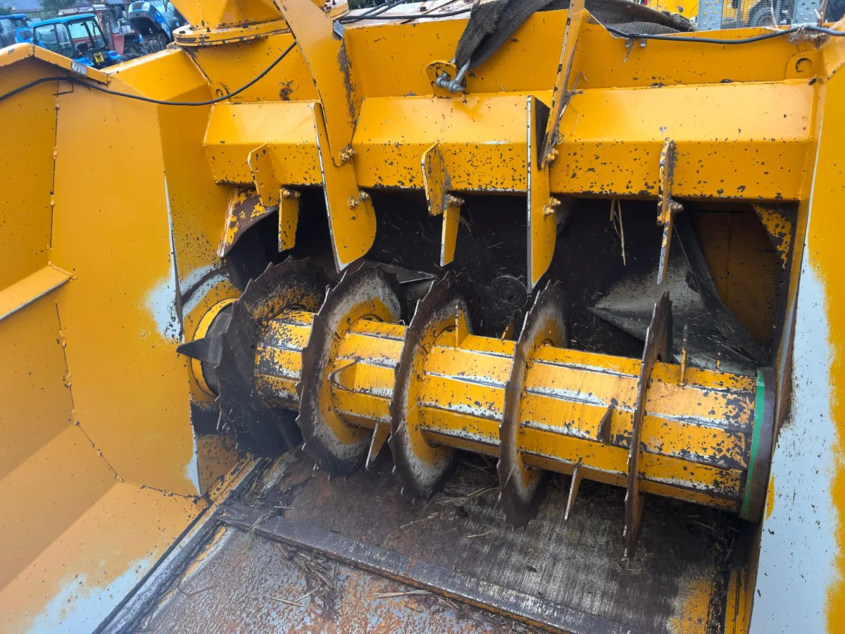 2021 Lucas Raptor Straw/Silage Chopper - Image 4