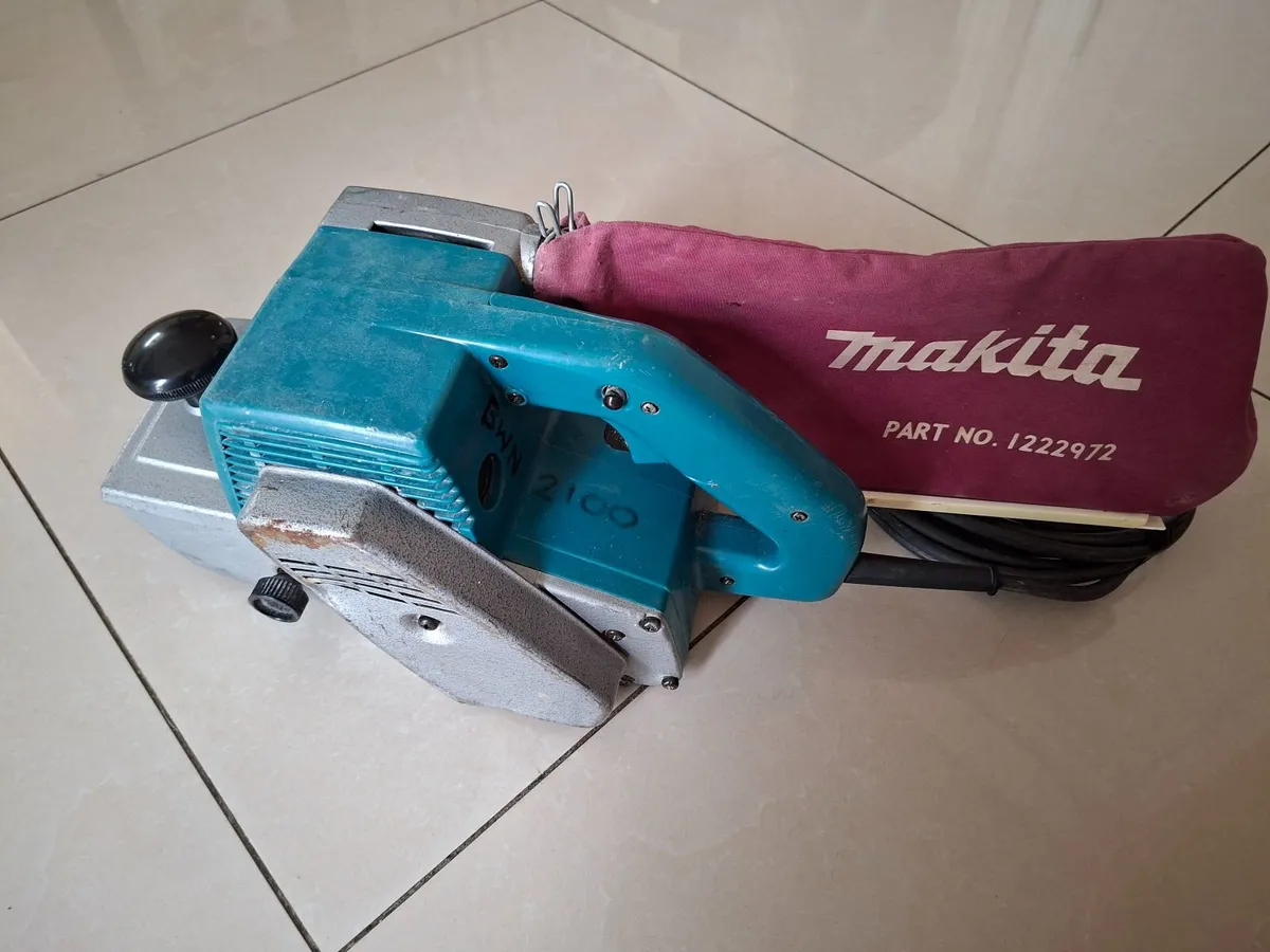 Makita 9401 Belt Sander 110v - Image 2