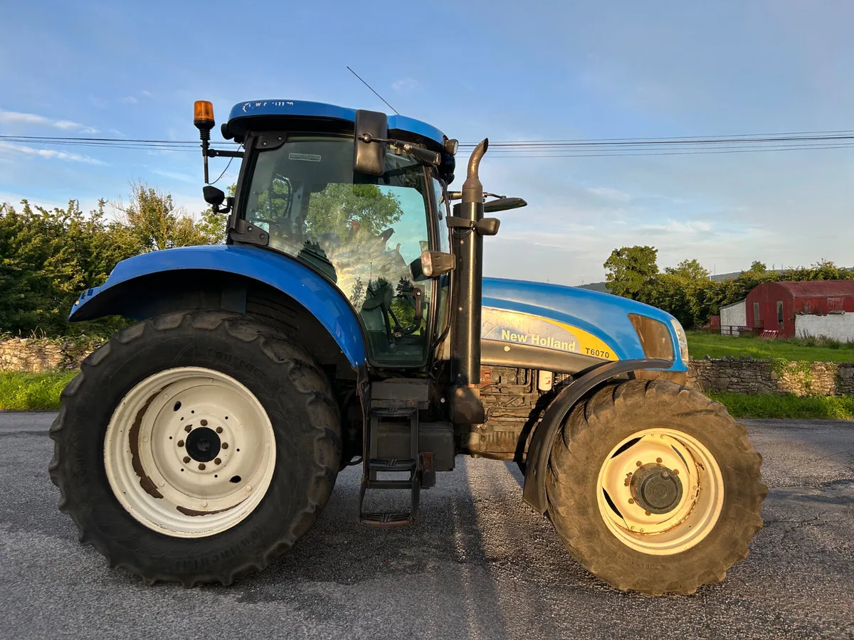 2009 New Holland T6070 - Image 4