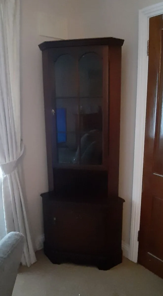 Mahogany corner display unit - Image 1