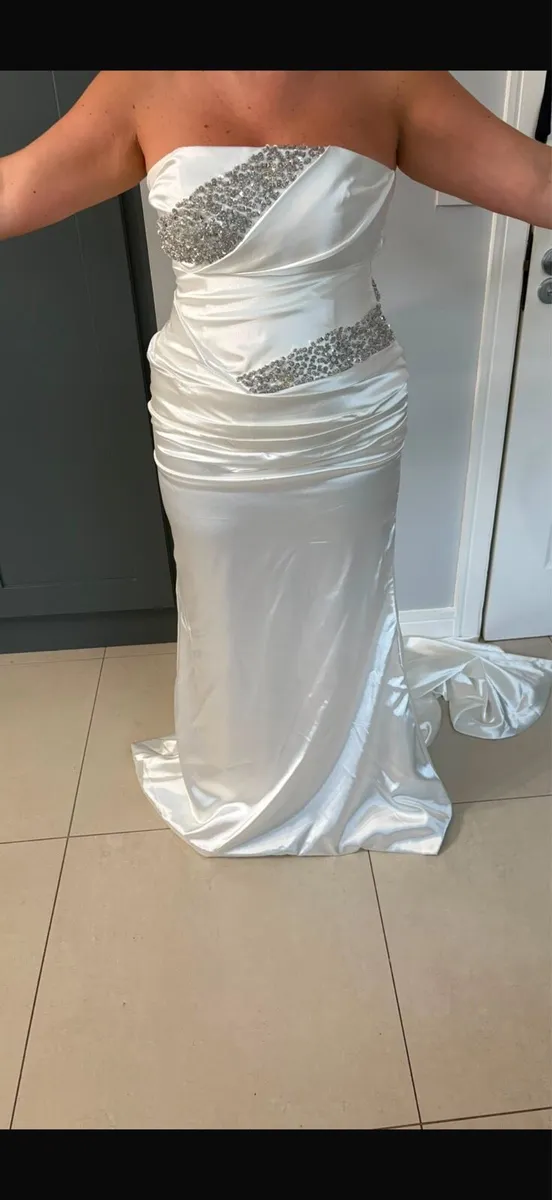 Wedding dress - Image 1