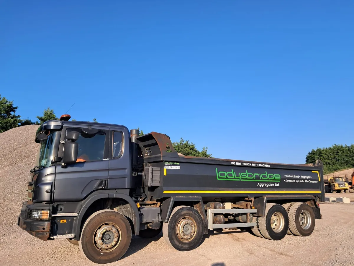 Scania P410 8x4 Tipper - Image 4