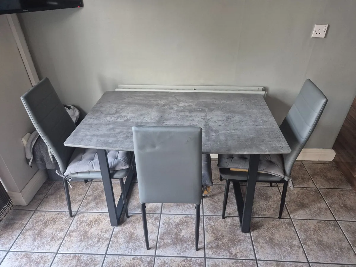 Kitchen table - Image 2
