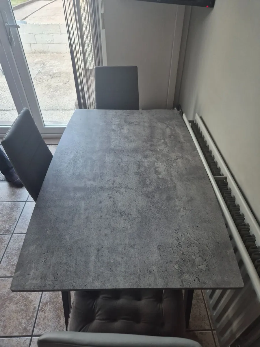 Kitchen table - Image 3