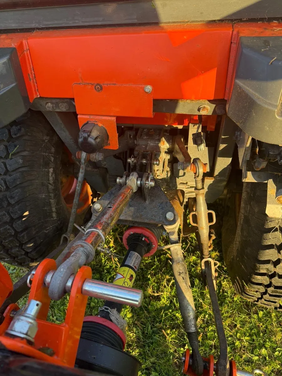 Kubota STa-35 Tractor and Hedgecutter - Image 2