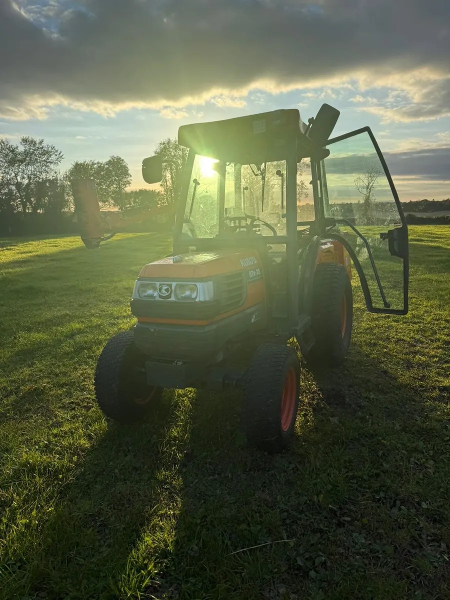 Kubota STa-35 Tractor and Hedgecutter - Image 3