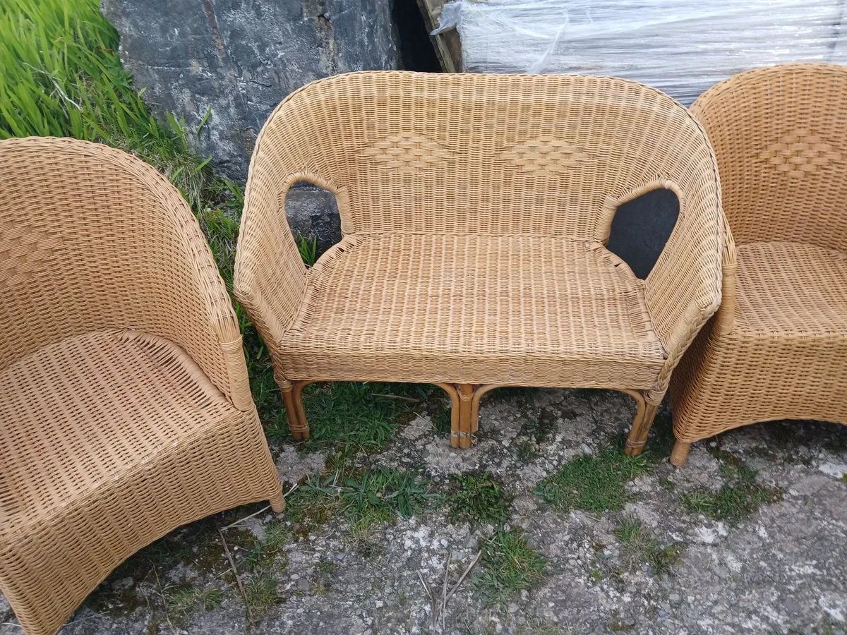 Patio chairs 💺 ..lot of (3)..x showroom delivered - Image 4