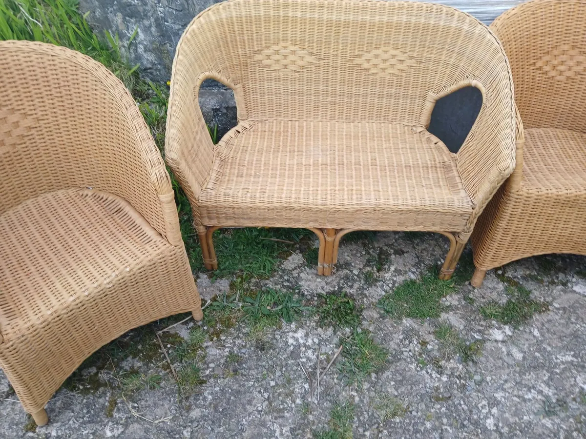 Patio chairs 💺 ..lot of (3)..x showroom delivered - Image 2