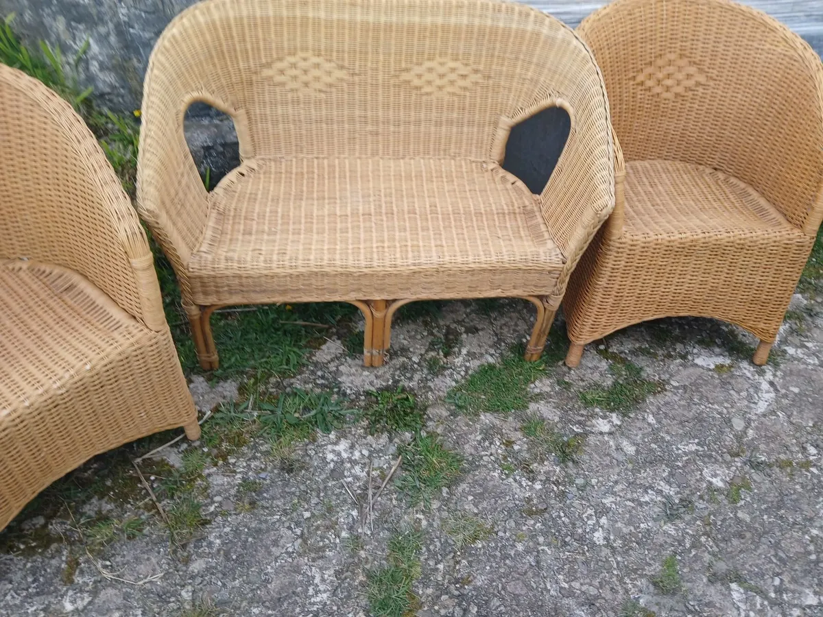 Patio chairs 💺 ..lot of (3)..x showroom delivered - Image 3