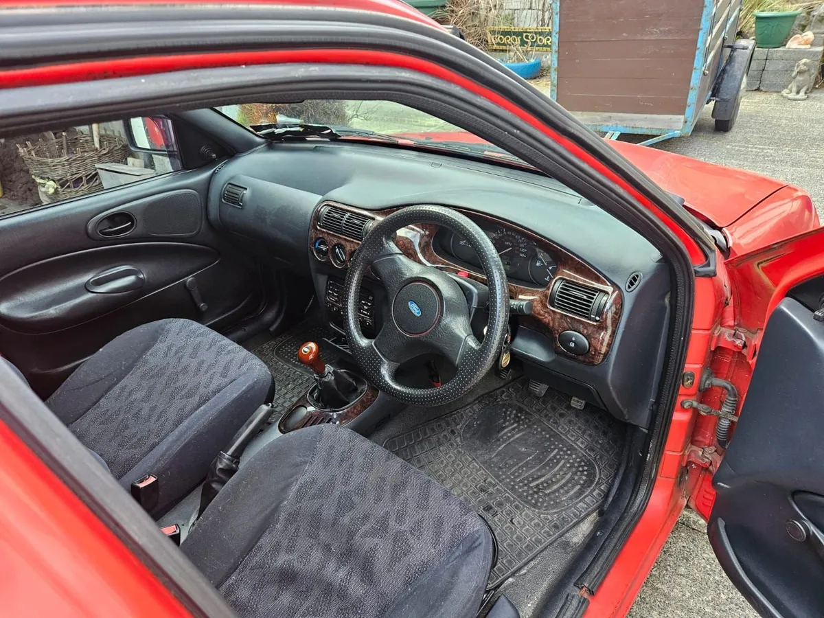 Ford Escort 2000 - Image 2