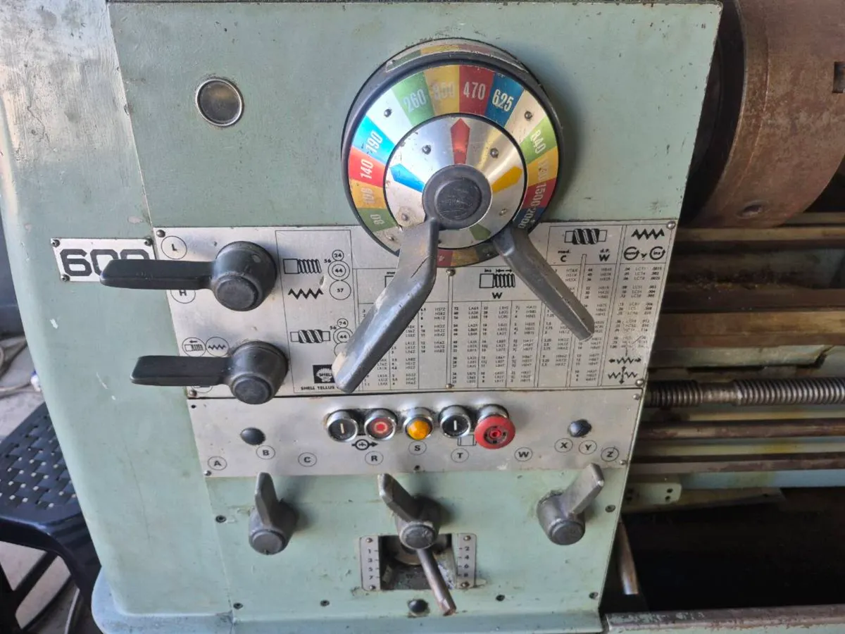 Colchester triumph 2000 lathe - Image 2