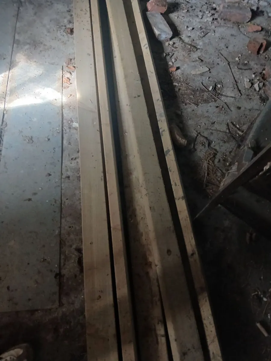 Timer posts & rail - Image 1