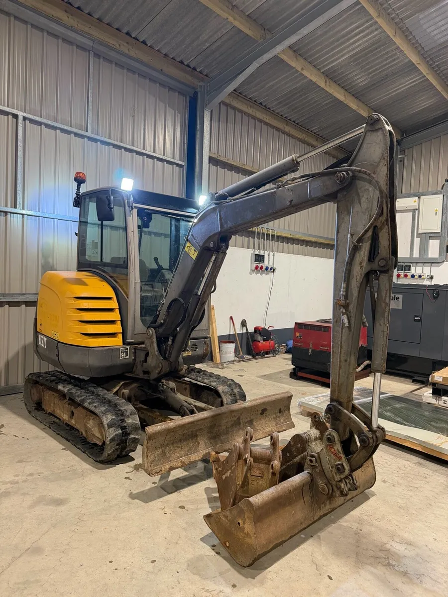 Volvo 2.7 ton mini digger - Image 1