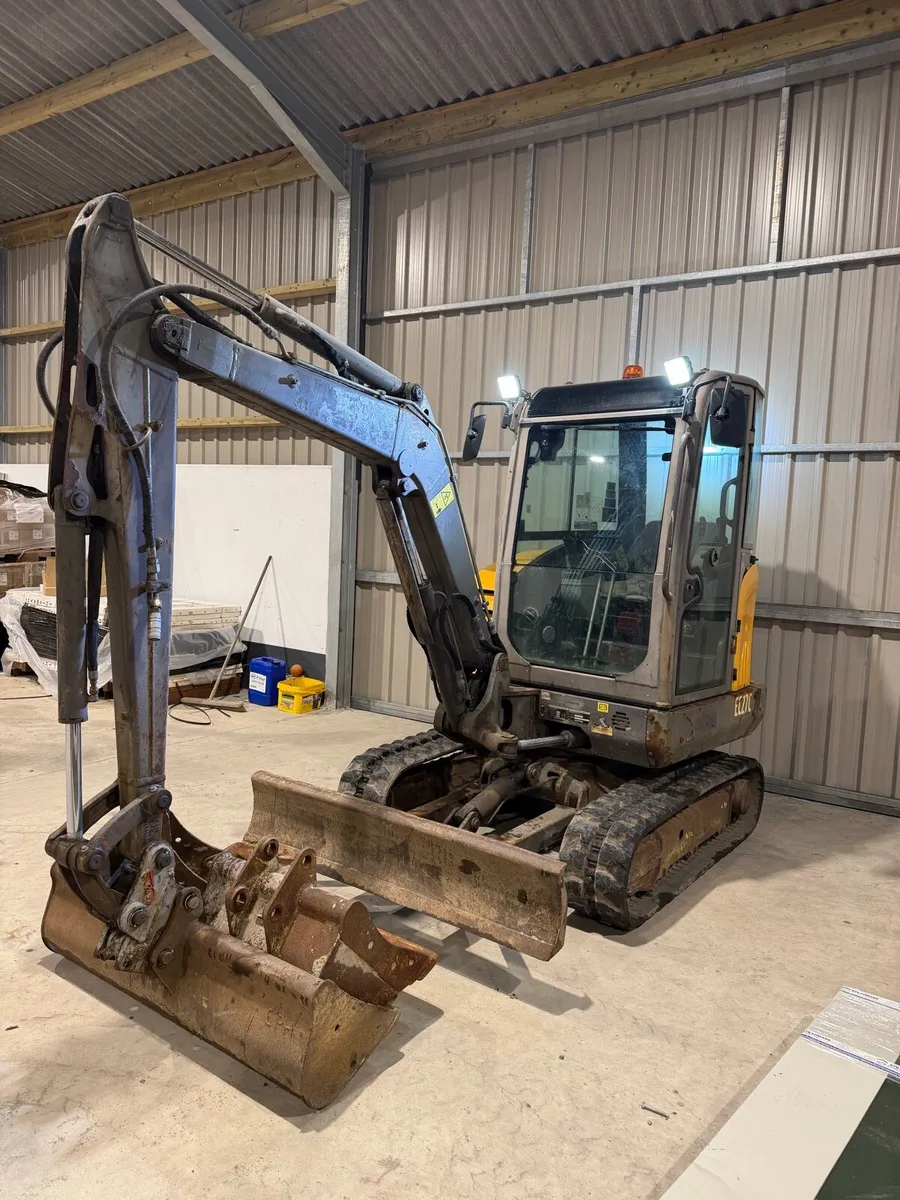 Volvo 2.7 ton mini digger - Image 2