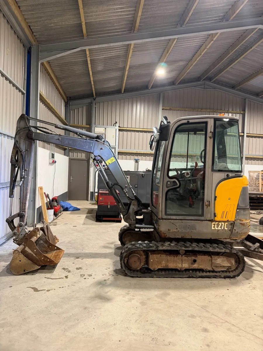 Volvo 2.7 ton mini digger - Image 3