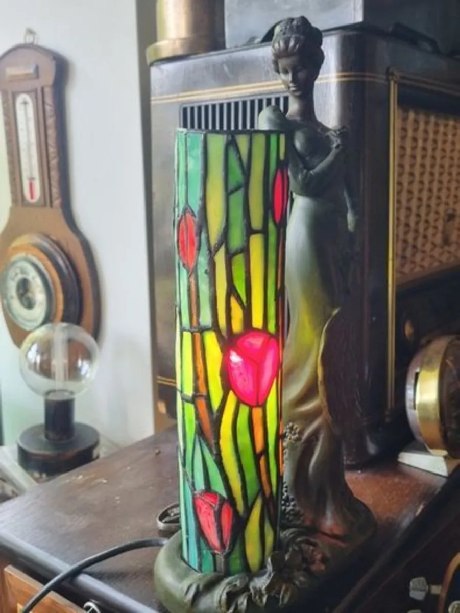 Tiffany-style stained-glass lamp - Image 2