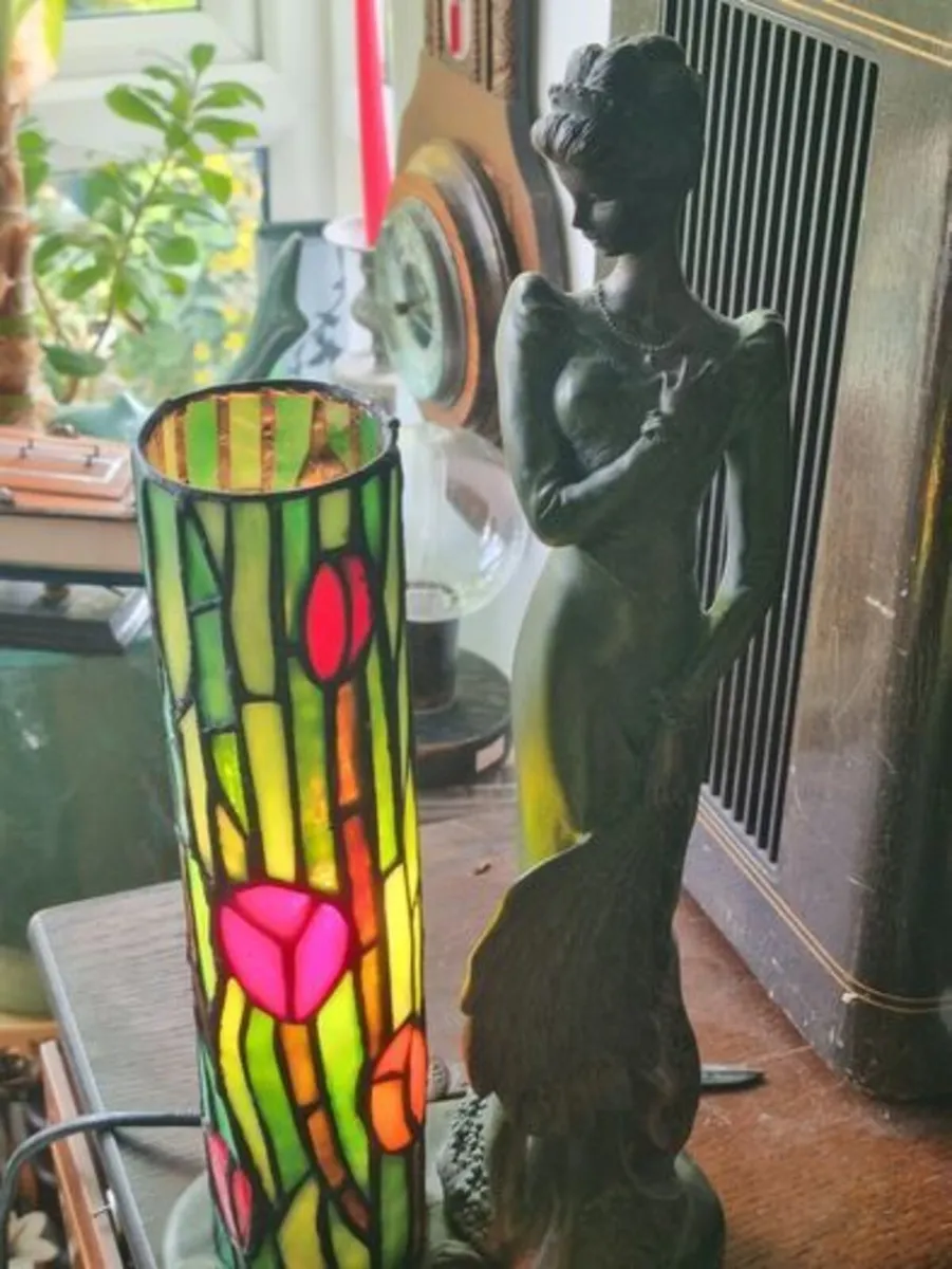 Tiffany-style stained-glass lamp - Image 3