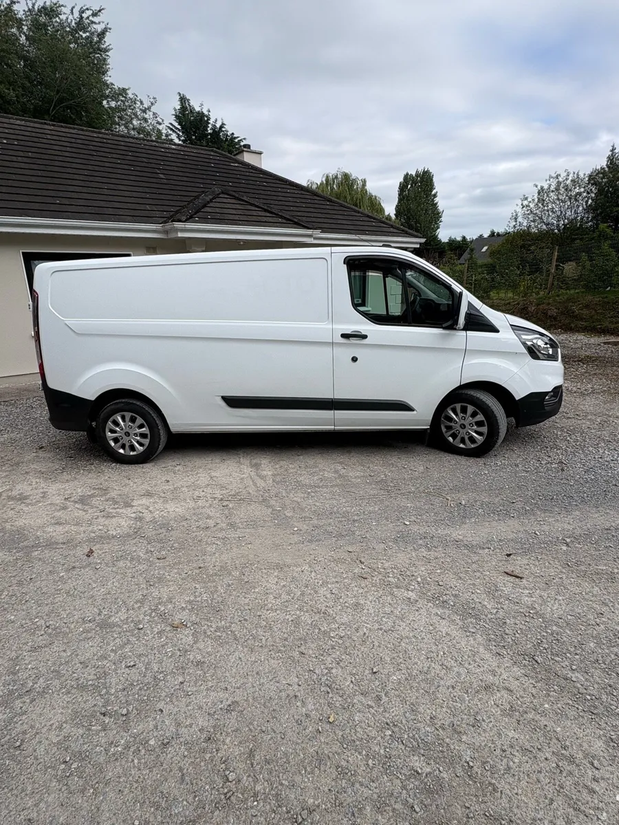 Ford Transit Custom LWB - Image 4