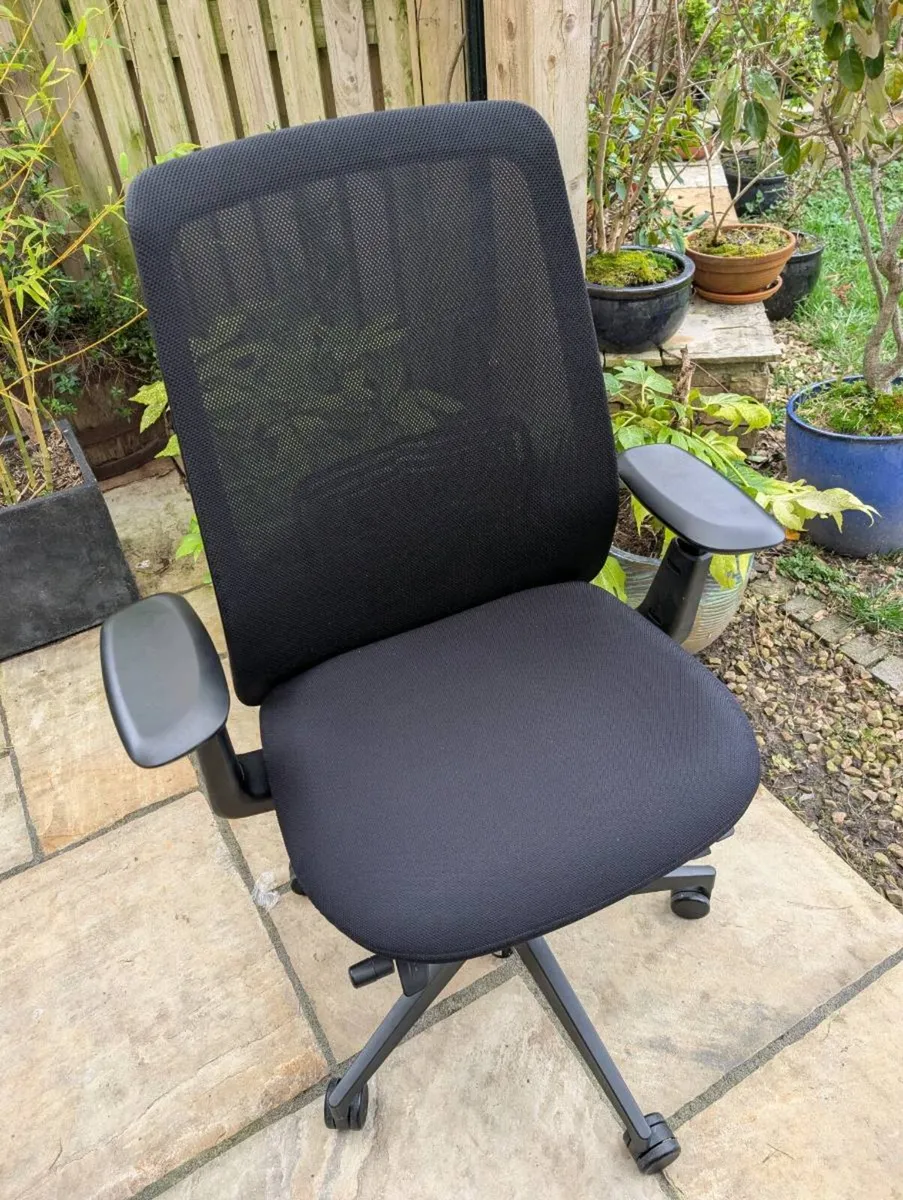 Ergonomic office chair - Image 3