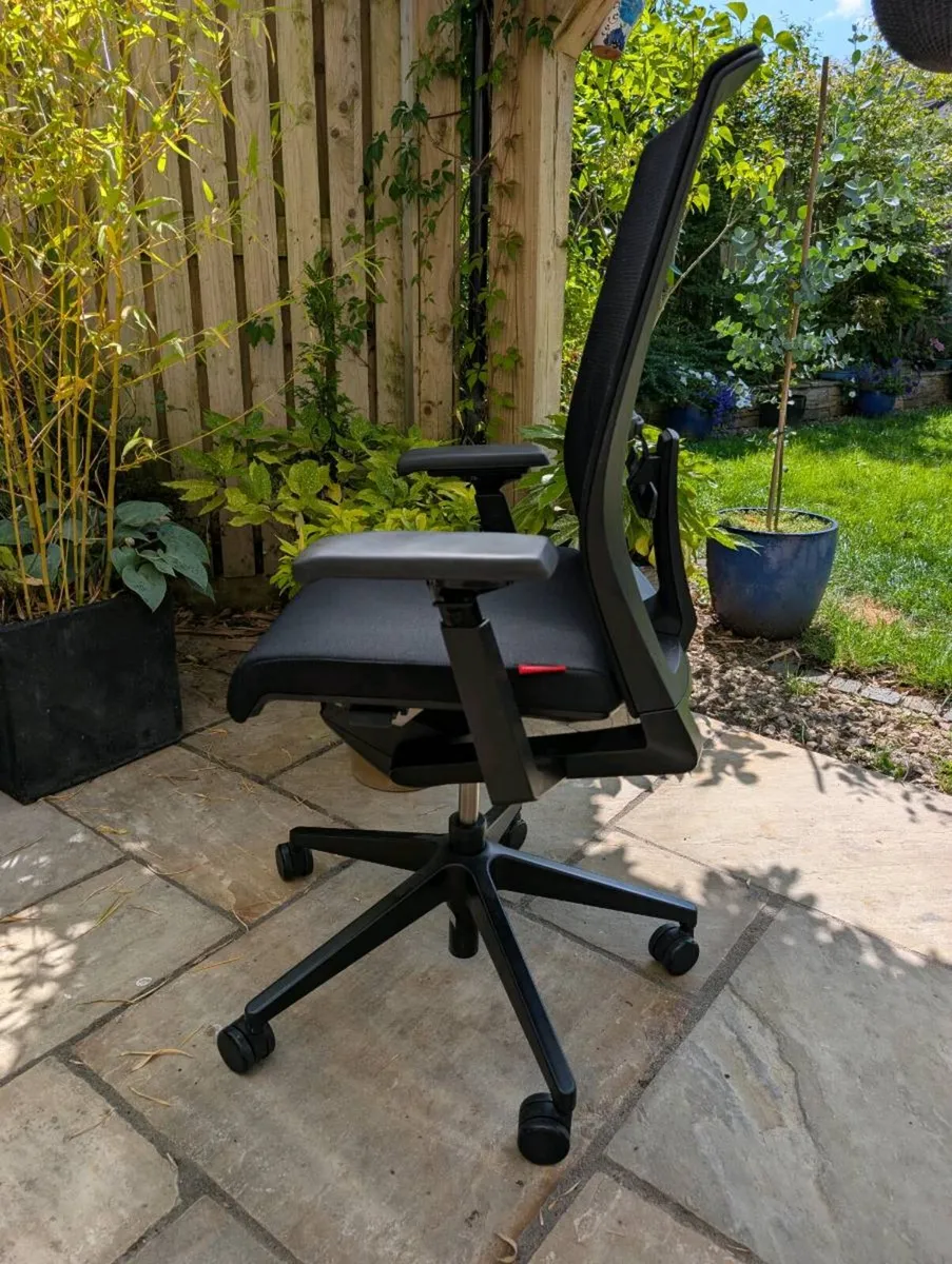 Ergonomic office chair - Image 3