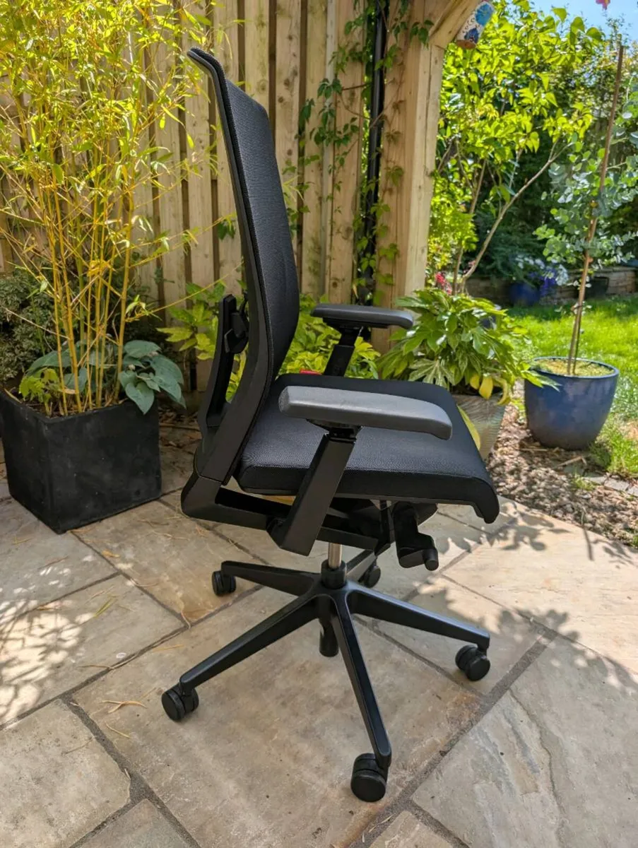 Ergonomic office chair - Image 4