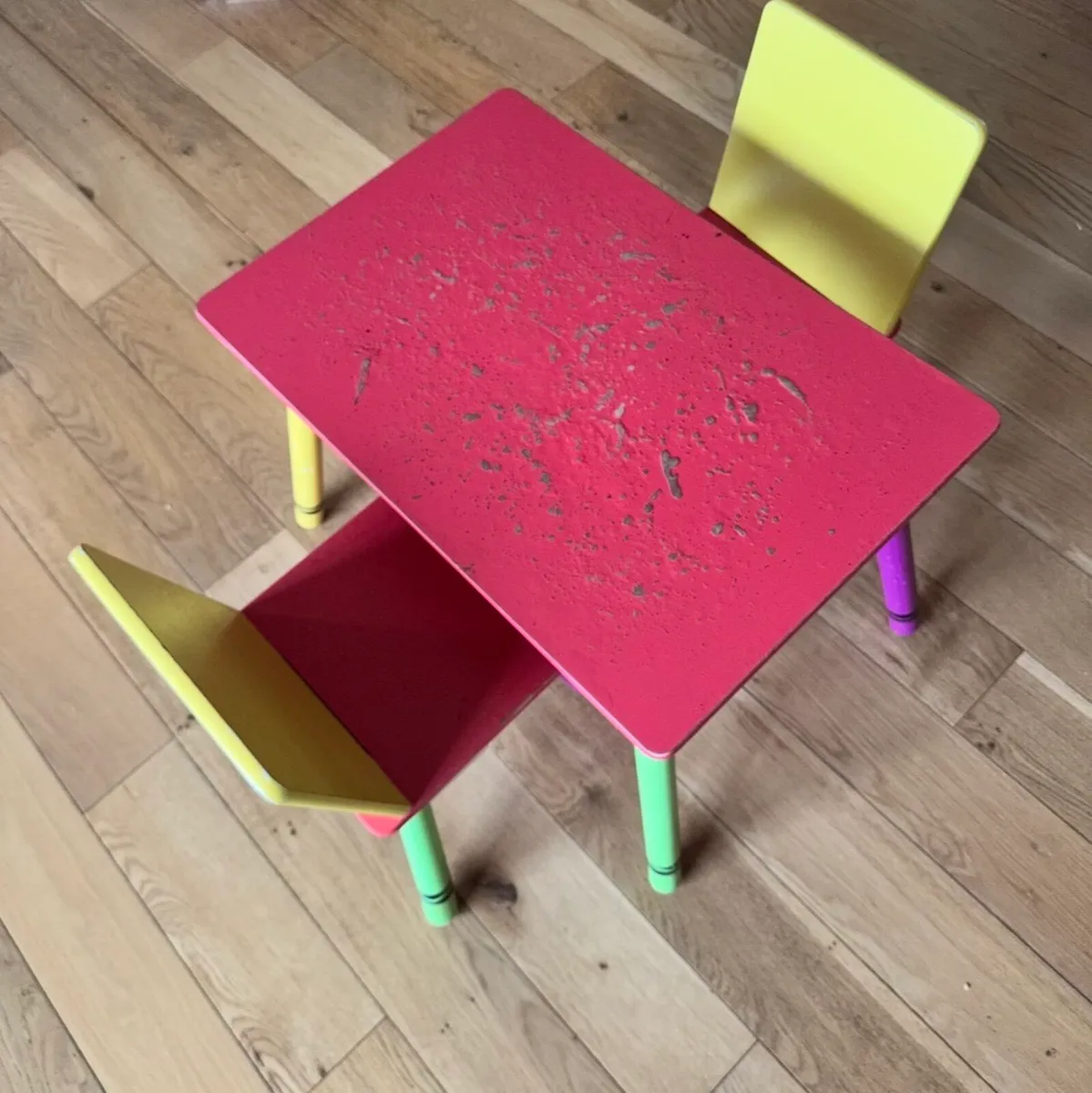 Table & chairs - Image 3