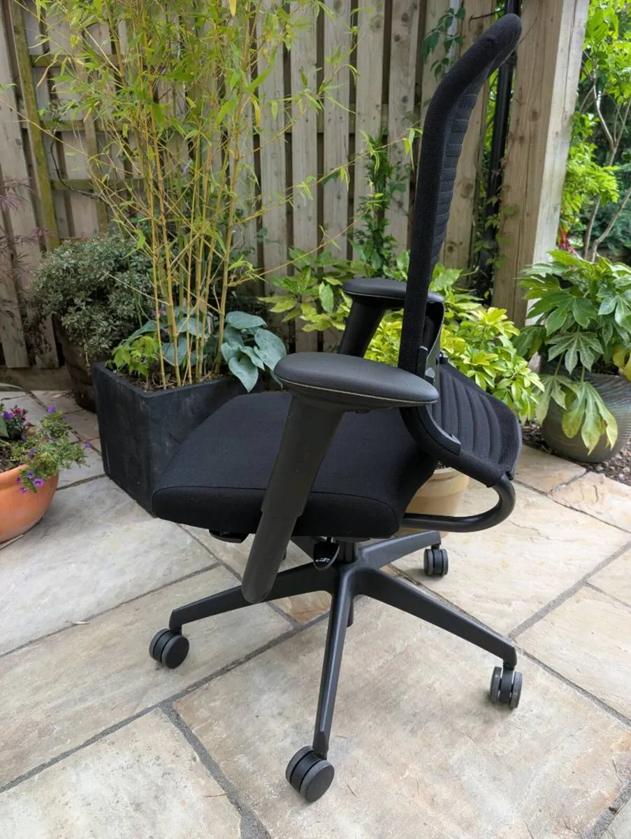 Ergonomic office chair - Image 2