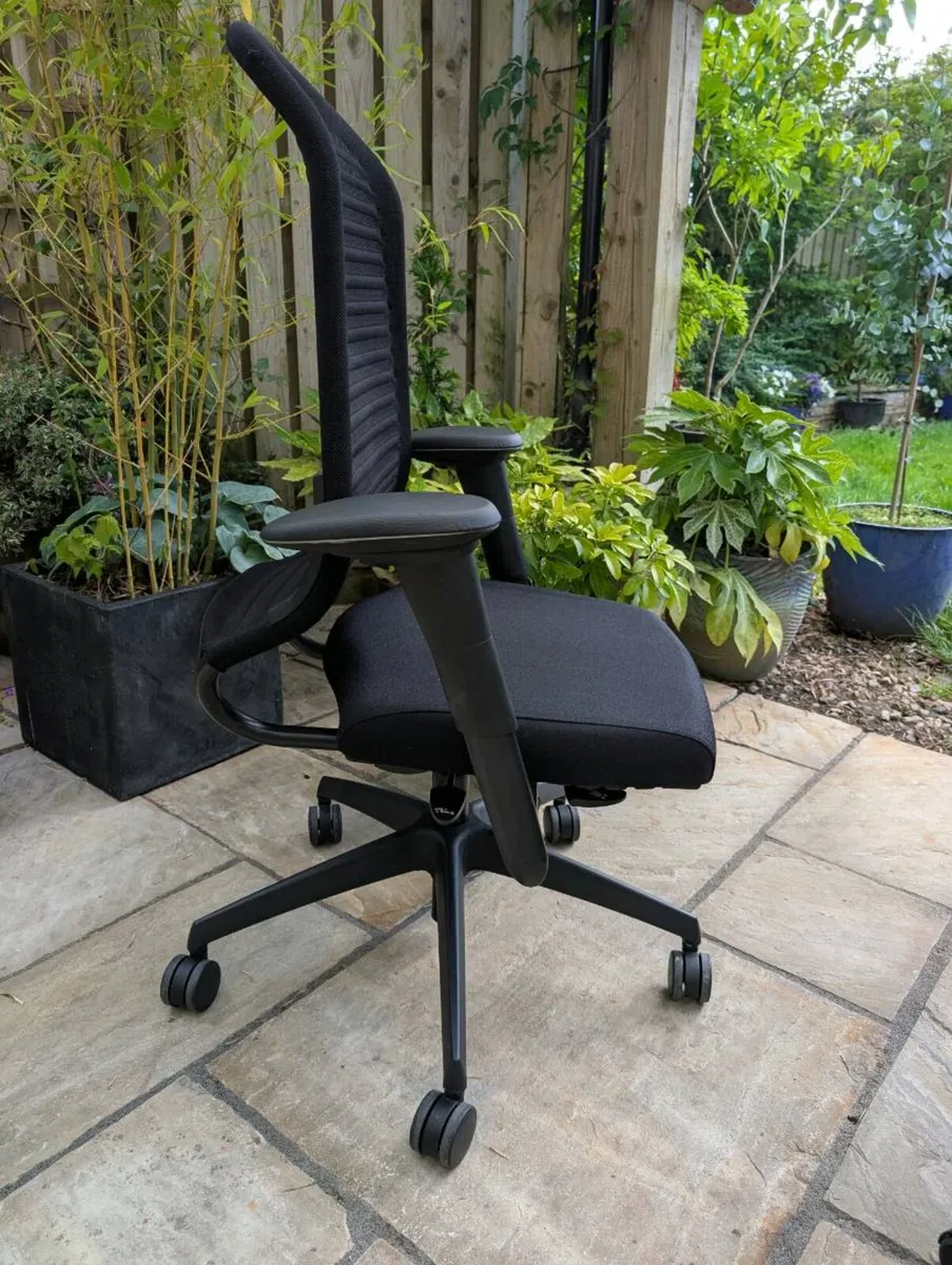 Ergonomic office chair - Image 3