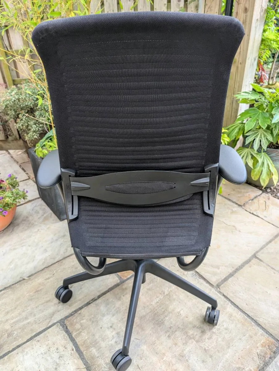 Ergonomic office chair - Image 4
