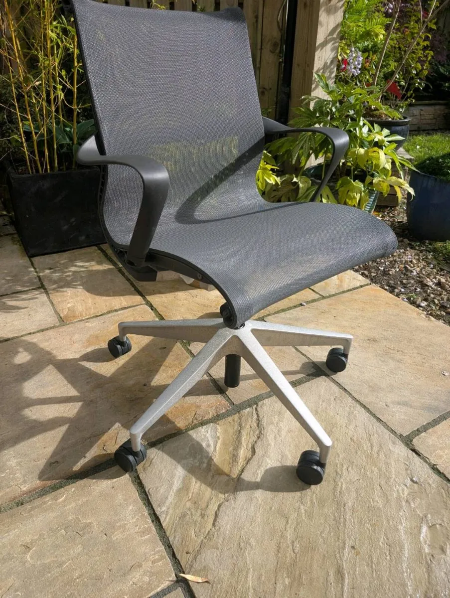 Ergonomic office chair - Image 2